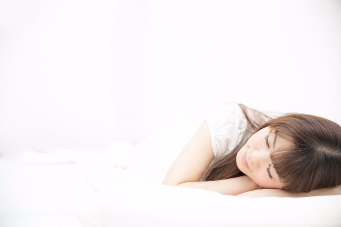 寝ながらウエストを細くする方法と言えば、寝る前のストレッチがおすすめ